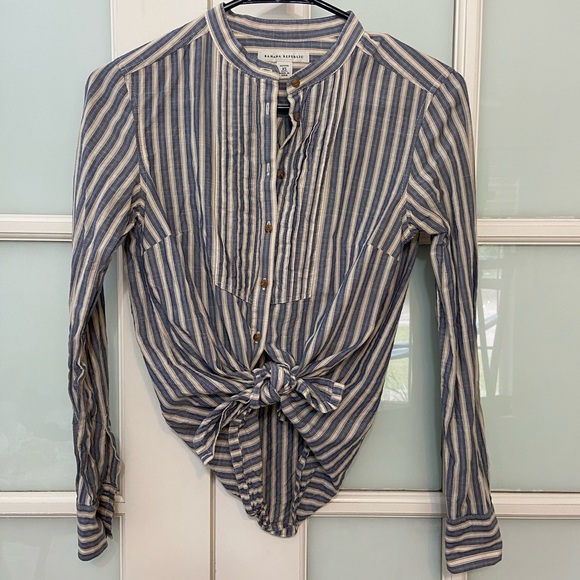🌸3 for $15🌸 Vintage Banana Republic Button-Up - Picture 1 of 3